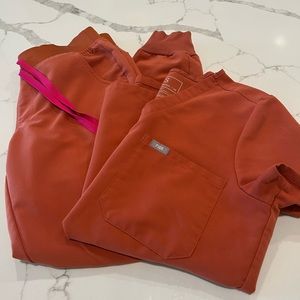 Figs Terracotta Scrub Set